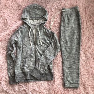 GUESS Hoodie & Capri Set